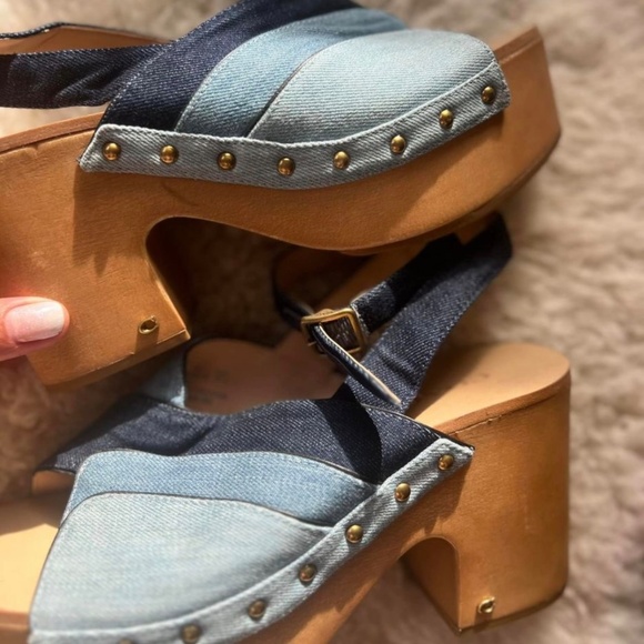 Coach Sandals - Picture 2 of 5